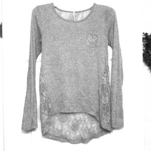 Long sleeve T-shirt. Mesh back.